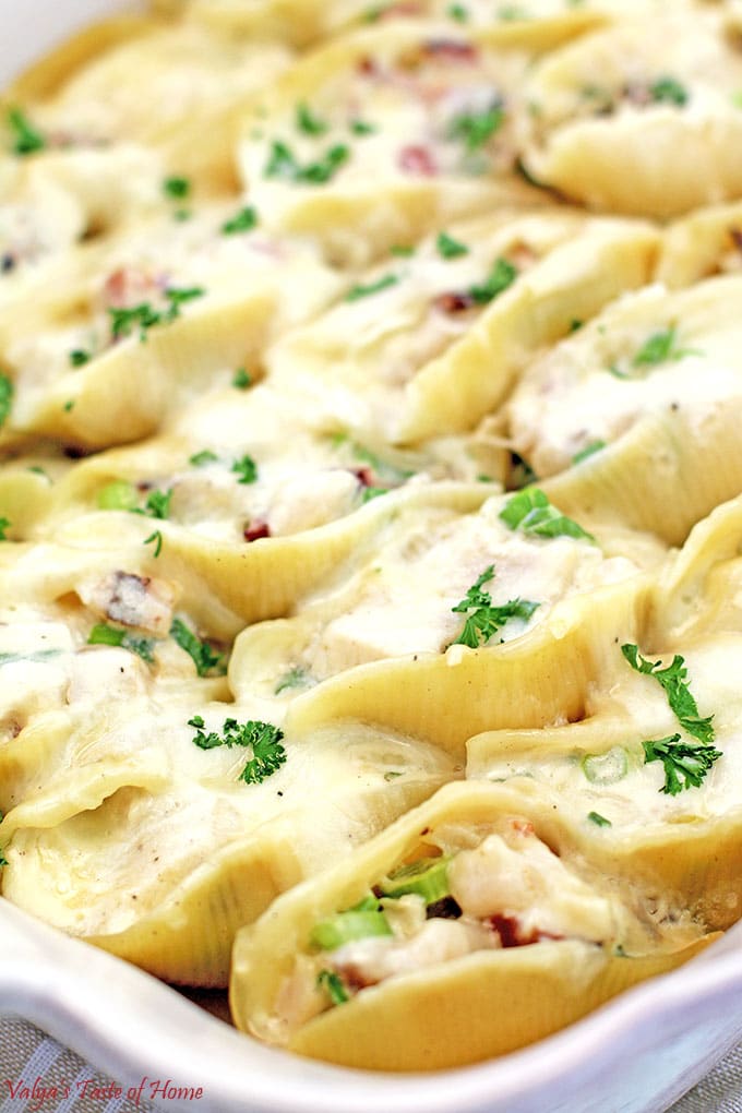 Cheesy Chicken Bacon Alfredo Stuffed Shells Recipe, chicken, comfort food, creamy and cheesy stuffed shells, easy and quick dinner, green onions, homemade Alfredo sauce, kid approved dish, kids love it, make ahead of time dinner, make ahead recipe, natural smoked bacon, stuffed shells