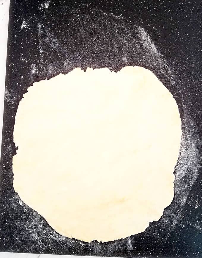 apple pie, cut out leaves pie topping, delicious apple pie, delicious pie crust, family favorite apple pie recipe, flakey pie crust, granny smith apples, leaves apple pie, organic flour, organic sugar, The Best Apple Pie Recipe