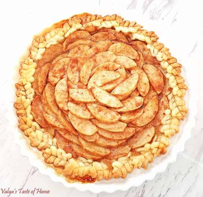 apple pie, cut out leaves pie topping, delicious apple pie, delicious pie crust, family favorite apple pie recipe, flakey pie crust, granny smith apples, leaves apple pie, organic flour, organic sugar, The Best Apple Pie Recipe