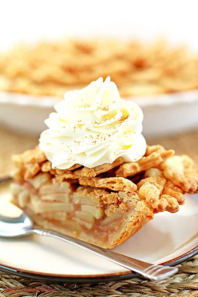 apple pie, cut out leaves pie topping, delicious apple pie, delicious pie crust, family favorite apple pie recipe, flakey pie crust, granny smith apples, leaves apple pie, organic flour, organic sugar, The Best Apple Pie Recipe