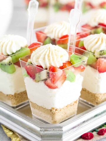 What’s best is that these are no-bake Strawberry Kiwi Cheesecake Parfaits, meaning you don’t need to pop these in the oven at all!