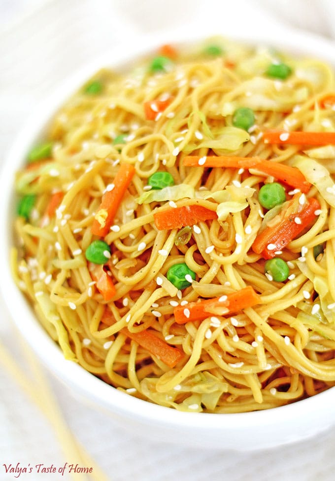 Cabbage, carrots, chinese, Chinese dish, chow mein, dinner, Easy Chow Mein Noodles Recipe, family dinner, fresh green peas, organic soy sauce, quick and easy, vegetables