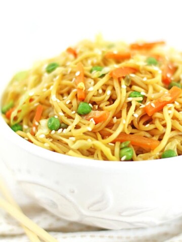 Cabbage, carrots, chinese, Chinese dish, chow mein, dinner, Easy Chow Mein Noodles Recipe, family dinner, fresh green peas, organic soy sauce, quick and easy, vegetables