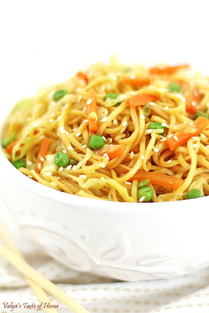 Cabbage, carrots, chinese, Chinese dish, chow mein, dinner, Easy Chow Mein Noodles Recipe, family dinner, fresh green peas, organic soy sauce, quick and easy, vegetables