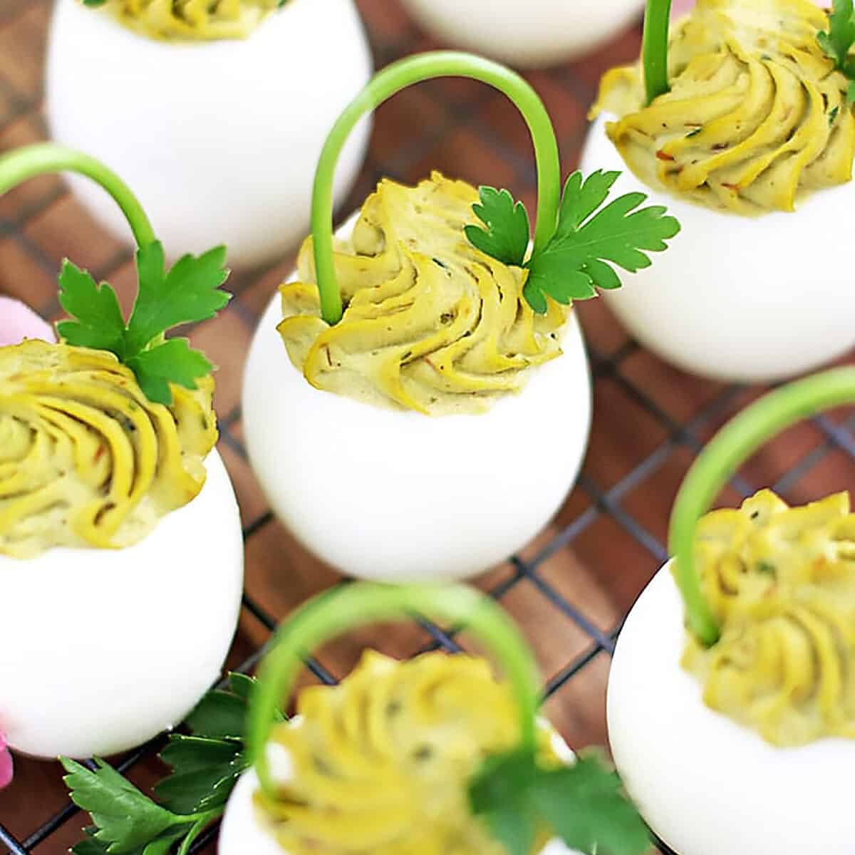 Who doesn’t love Easter eggs? And these Deviled Easter Egg Baskets are here to steal the show with their incredible flavor and absolutely adorable look!