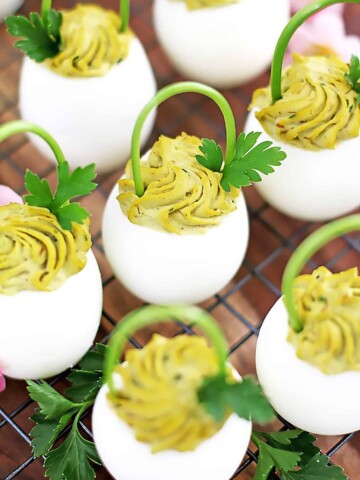 Who doesn’t love Easter eggs? And these Deviled Easter Egg Baskets are here to steal the show with their incredible flavor and absolutely adorable look!