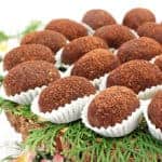 Cake Truffles, chocolate, cocoa, dessert, gorgeous dessert décor, Kartoshka Chocolate Cake Truffles (Potato Pirozhnoye), natural vanilla extract, party friendly dessert, Pirozhnoye, potato dessert, sponge cake truffles