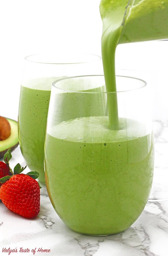 This Healthy Avocado Spinach and Strawberry Smoothie for breakfast or lunch when you have realized your tight schedule just stole your lunch again can be an incredible lifesaver.