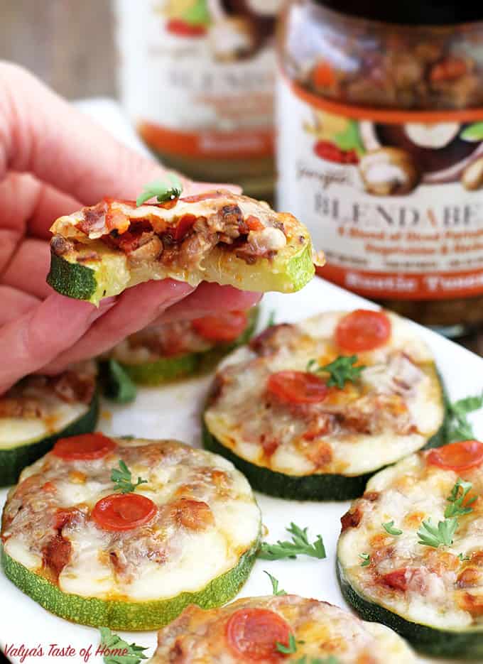 baked zucchini mini pizzas, BLENDABELLA, clean eating, delicious appetizers, easy recipe, flavorful appetizers, gluten-free recipe, healthy appetizers, homegrown zucchini, kid friendly, mushroom vegetable pizza sauce, Portabella mushroom, rustictuscan, zucchini recipe
