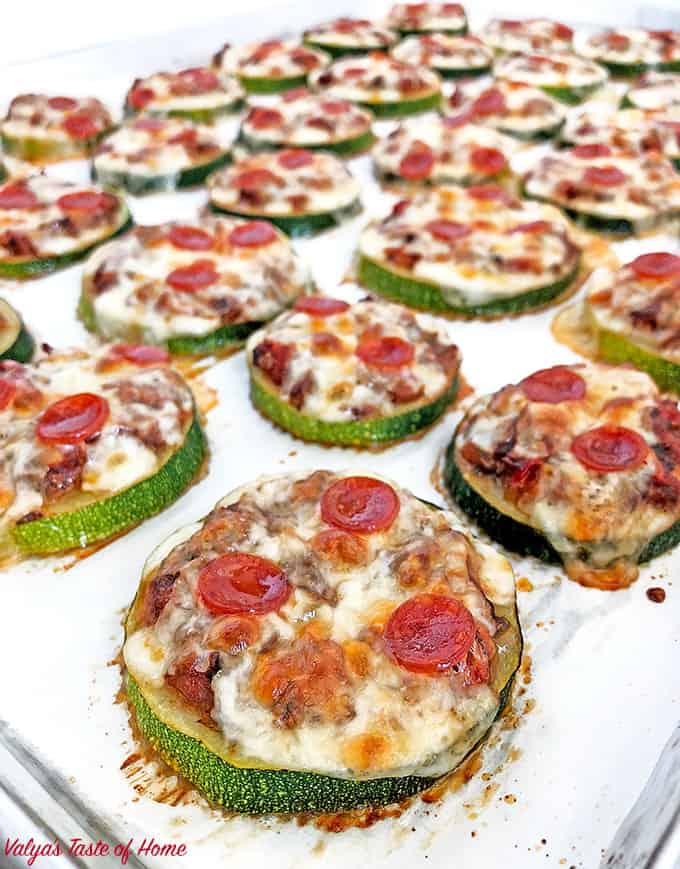 baked zucchini mini pizzas, BLENDABELLA, clean eating, delicious appetizers, easy recipe, flavorful appetizers, gluten-free recipe, healthy appetizers, homegrown zucchini, kid friendly, mushroom vegetable pizza sauce, Portabella mushroom, rustictuscan, zucchini recipe