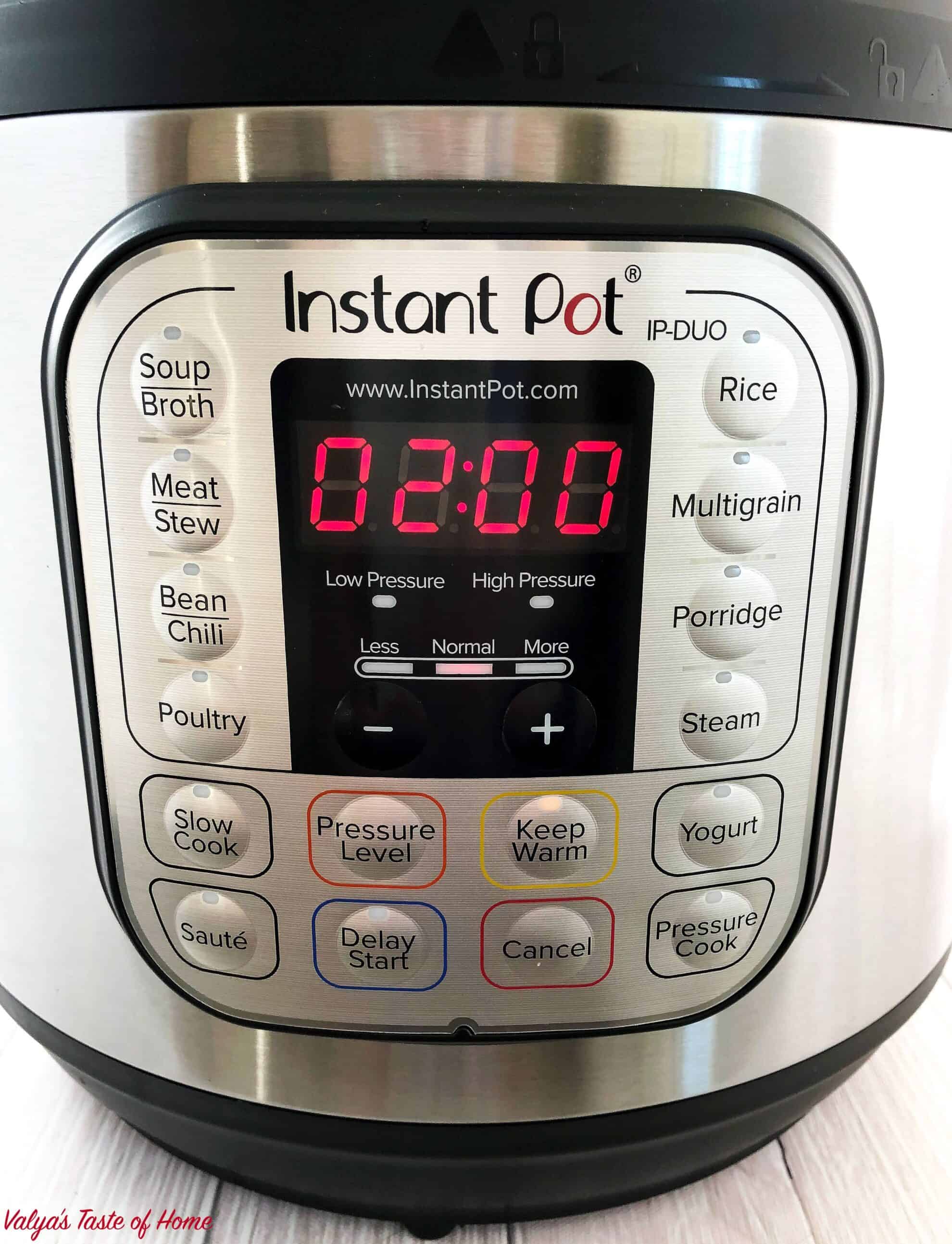 Is there anything more comforting food than Instant Pot Creamy Mashed Potatoes Recipe? Mashed potatoes are also said to be a secondary bread for most people, especially in the countryside I was born. It was as common as bread because kids love it and its very filling. #instantpotmashedpotatoes #creamymashedpotatoes #maindish #comfortfood #valyastasteofhome