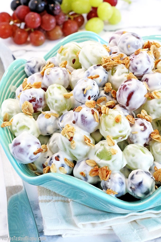 This Best Creamy Grape Salad is a delicious blend of fresh juicy grapes in a creamy vanilla yogurt dressing, and a touch of sweet and sour is a perfect way to sweeten up a picnic, backyard family gathering or any summer occasion. #fruitsalad #grapesalad #valyastasteofhome #bestcreamygrapesalad