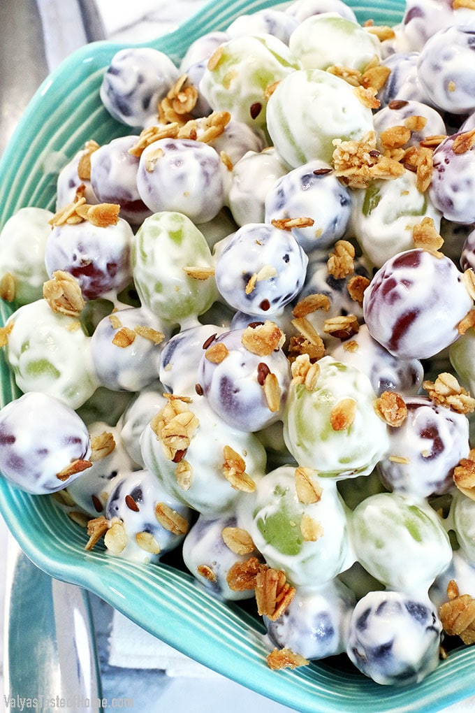 This Best Creamy Grape Salad is a delicious blend of fresh juicy grapes in a creamy vanilla yogurt dressing, and a touch of sweet and sour is a perfect way to sweeten up a picnic, backyard family gathering or any summer occasion. #fruitsalad #grapesalad #valyastasteofhome #bestcreamygrapesalad