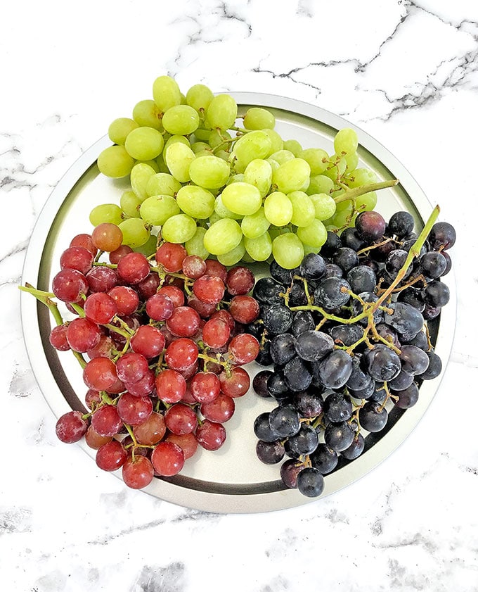 This Best Creamy Grape Salad is a delicious blend of fresh juicy grapes in a creamy vanilla yogurt dressing, and a touch of sweet and sour is a perfect way to sweeten up a picnic, backyard family gathering or any summer occasion. #fruitsalad #grapesalad #valyastasteofhome #bestcreamygrapesalad