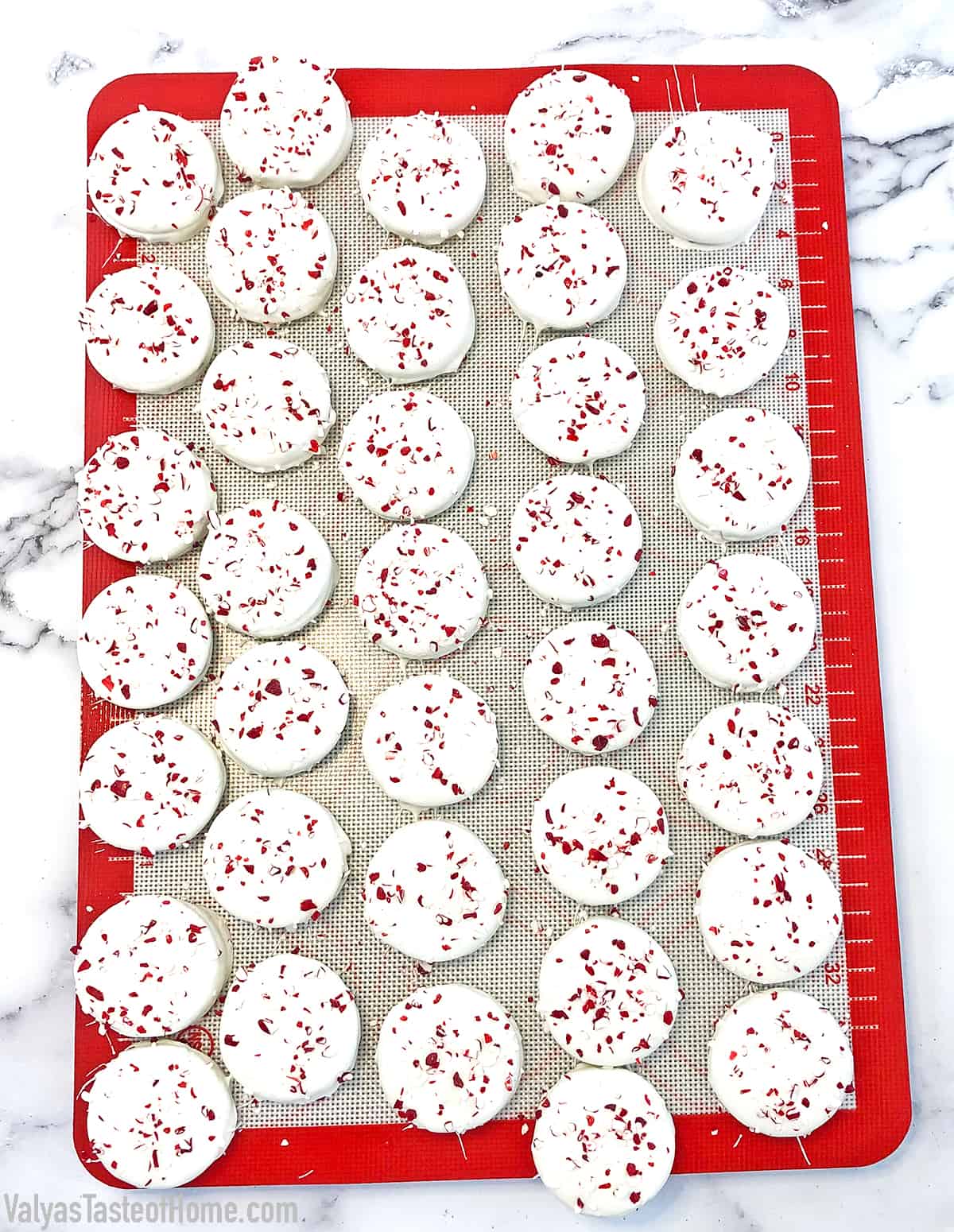 #whitechocolatepeppermintoreos
#chocolatedippedoreos #oreodippedinchocolate #valyastasteofhome