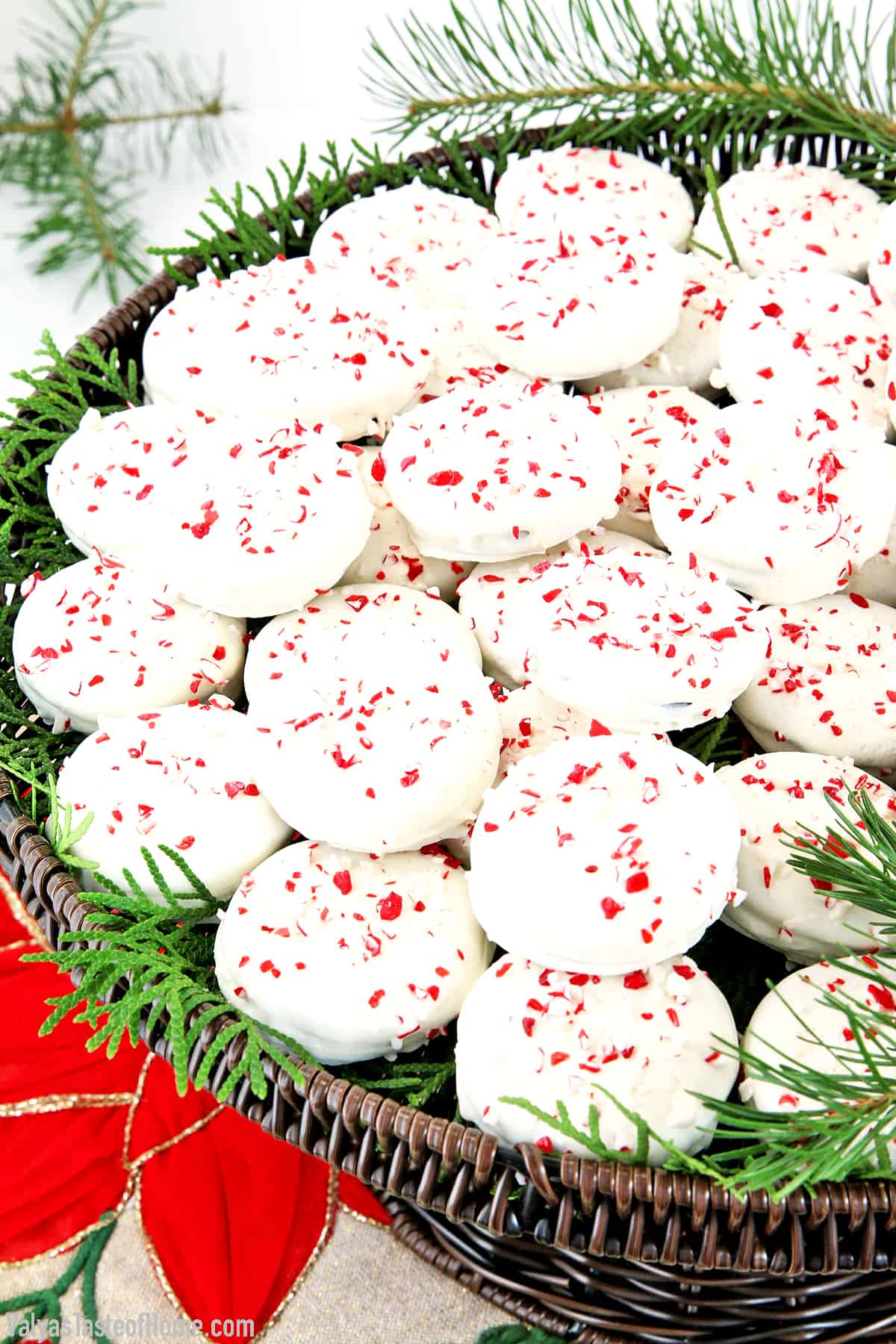 #whitechocolatepeppermintoreos
#chocolatedippedoreos #oreodippedinchocolate #valyastasteofhome