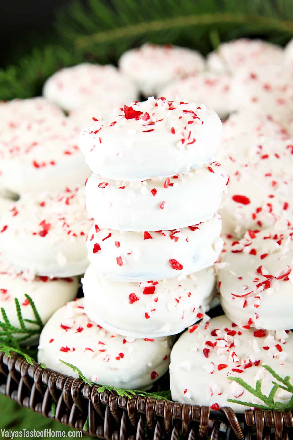 #whitechocolatepeppermintoreos
#chocolatedippedoreos #oreodippedinchocolate #valyastasteofhome