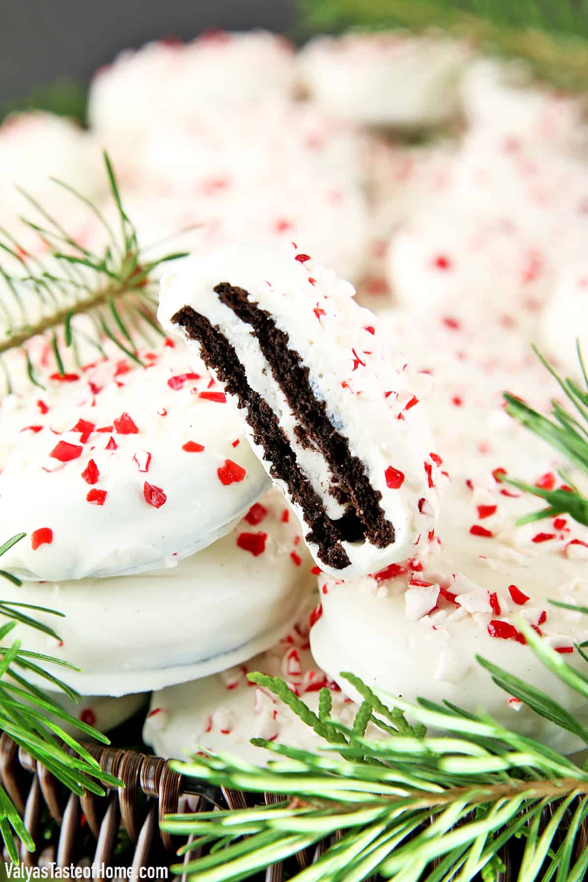 #whitechocolatepeppermintoreos
#chocolatedippedoreos #oreodippedinchocolate #valyastasteofhome