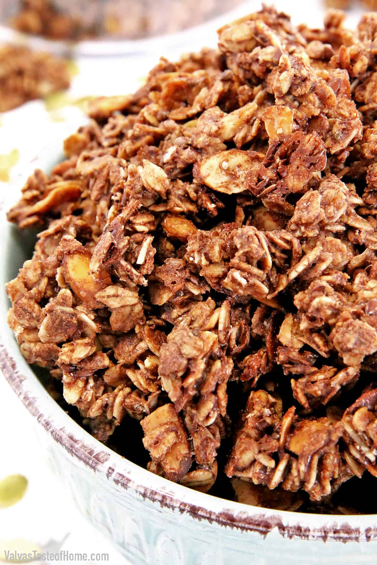 Do you like flavored granola? Are you still buying chocolate granola at the store? Did you know that it is super easy and much healthier to make it yourself at home? And the homemade version is unbeatable. This is The Best Healthy Dark Chocolate Granola Recipe you'll ever try! And also clean, fresh, and healthy.