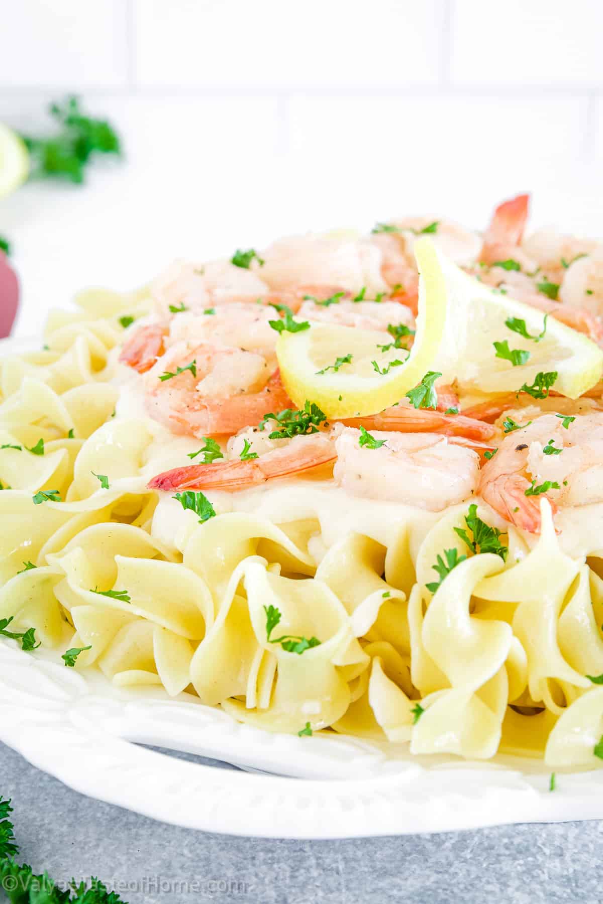 Shrimp alfredo pasta is a delectable Italian-inspired dish made out of juicy shrimp, al dente pasta, and a creamy homemade Alfredo sauce.