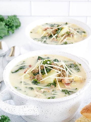 This delicious Zuppa Toscana is made using tasty ground beef with sausage seasonings, kale, bacon, and potatoes for an incredibly delectable and hearty Italian soup.