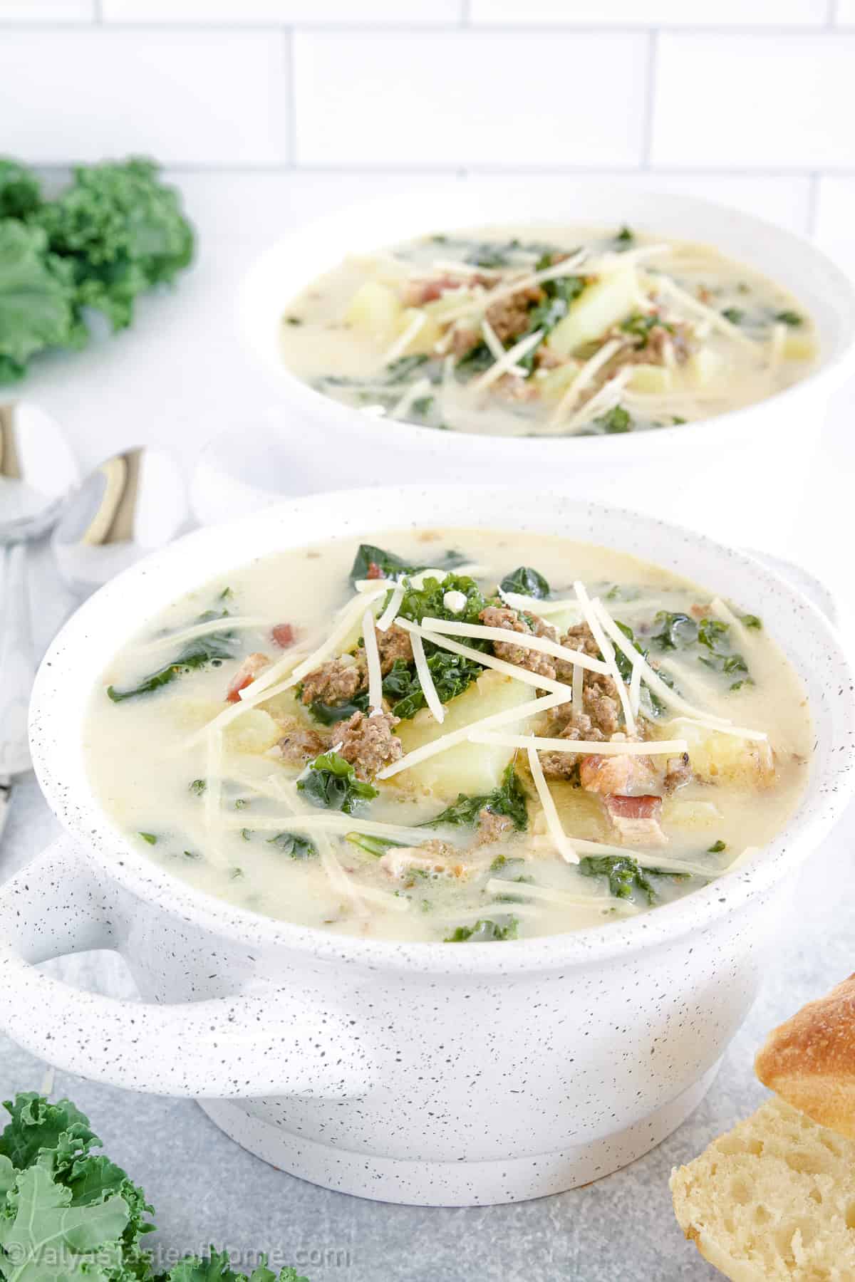 This delicious Zuppa Toscana is made using tasty ground beef with sausage seasonings, kale, bacon, and potatoes for an incredibly delectable and hearty Italian soup.