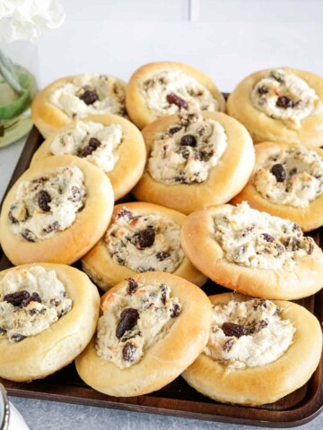 This is seriously the tastiest sweet buns recipe ever and it'll give you soft, fluffy sweet buns filled with a creamy farmer's cheese-based filling and raisins.
