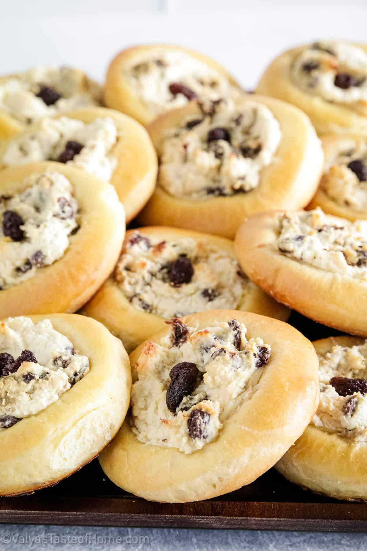 Sweet buns are a type of pastry made with slightly sweet yeast dough and filled with farmer's cheese and raisins.