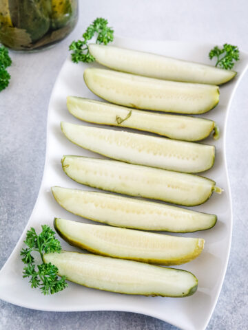In this recipe, I'll show you how to make delicious and crispy refrigerator pickles that are sure to impress your family and friends, and you'll personally fall in love with them. 