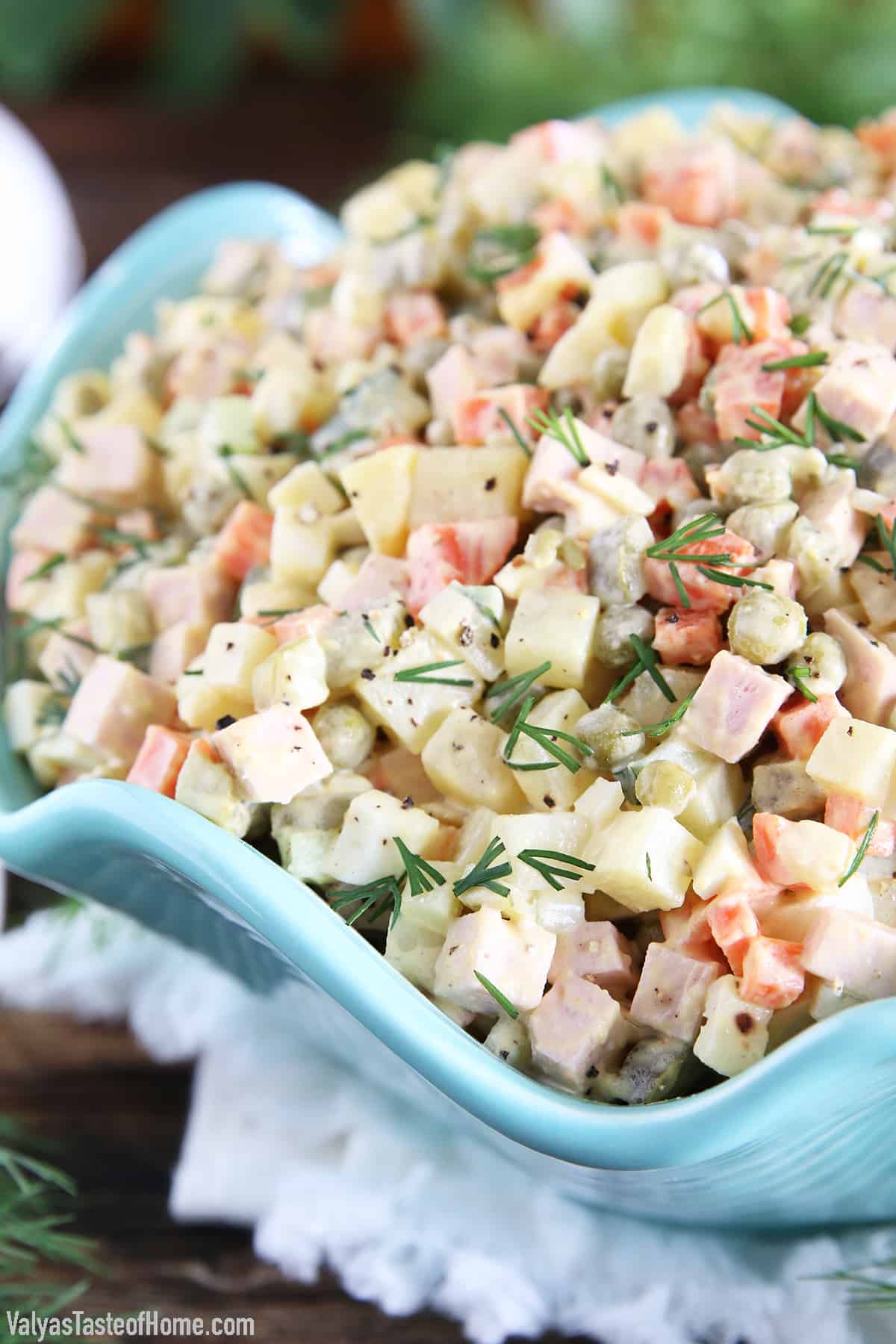 A traditional potato salad is that creamy, deliciousness in a salad that we’ve come to love and adore! It’s a homemade potato salad made with potatoes that have been boiled and mixed with a creamy mayo-based potato salad dressing.