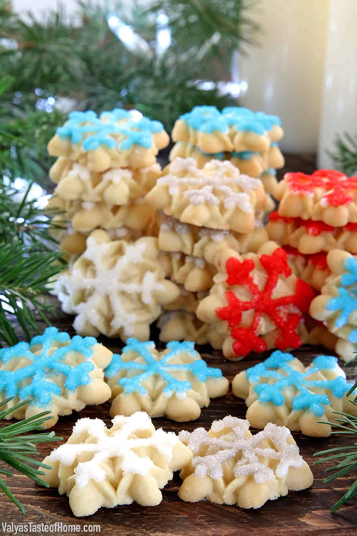 What’s best is that these sparkly cookies are made with just a few simple ingredients and supplies that I bet you already have in your pantry.