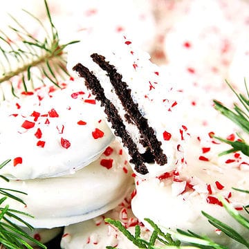 These 3-ingredient Peppermint Oreos are the best ones you'll ever try! They're super easy to make and a great activity for the kids to make for the holidays.