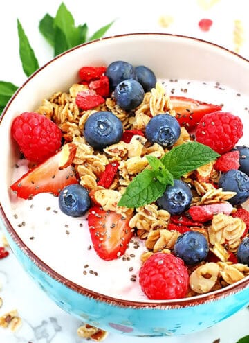 Berry Granola Greek Yogurt Bowl This easy and delicious Berry Granola Greek Yogurt Bowl recipe is packed with protein, calcium, vitamins, minerals, and loaded with fresh fruit. It’s perfect for breakfast, a healthy snack, dessert, or even a meal replacement. 