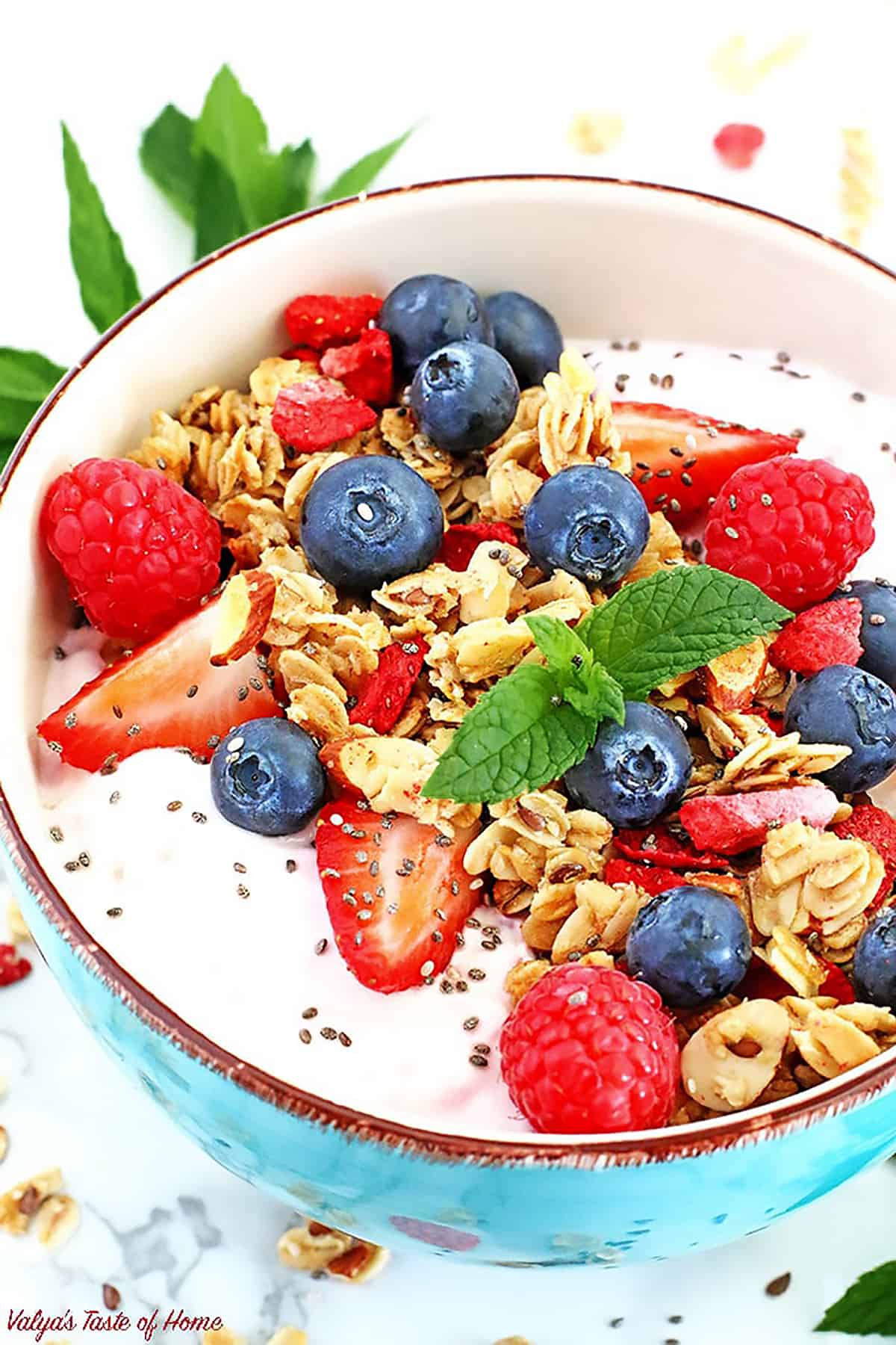 This easy and delicious Berry Granola Greek Yogurt Bowl recipe is packed with protein, calcium, vitamins, minerals and loaded with fresh fruit. It’s perfect for breakfast, healthy snack, dessert, or even meal replacement.
