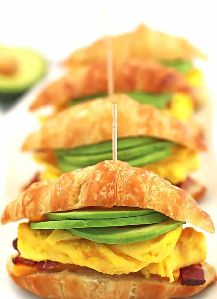This Bacon Scrambled Eggs and Avocado Breakfast Croissan'wich Recipe is perfect for freezing and warming up in the morning.