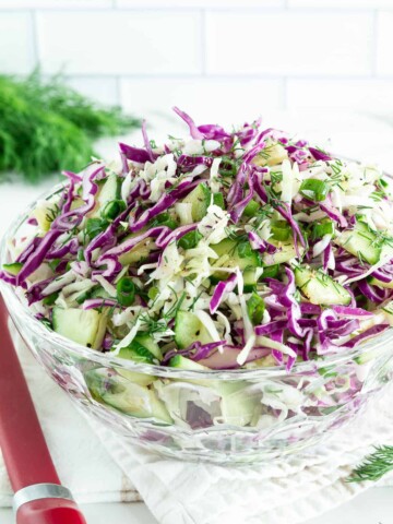 With bright flavors, a zesty kick from lemon juice, and packed with red cabbage goodness, this salad is absolutely perfect.