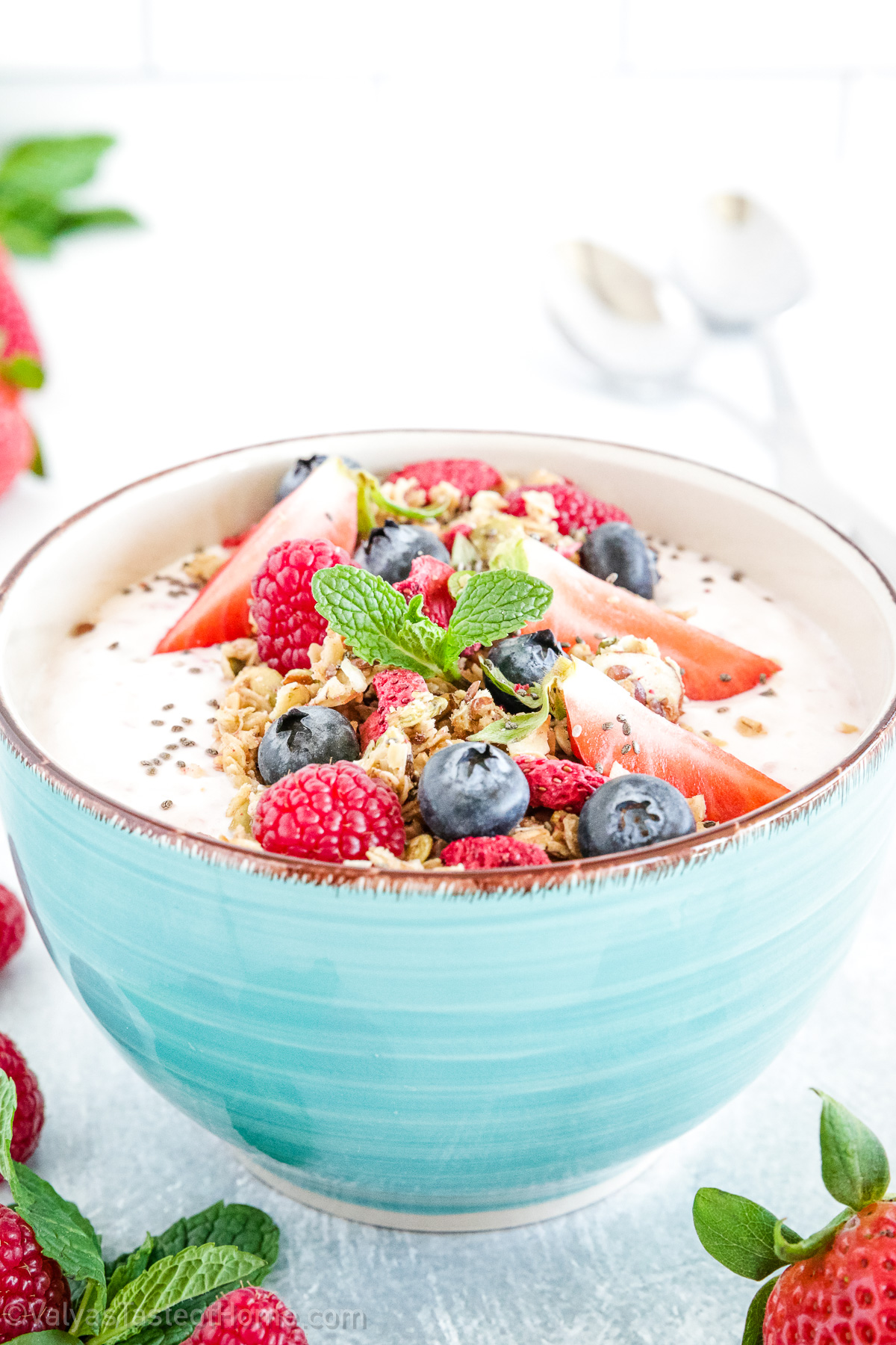Yogurt with granola is exactly what it sounds like: delicious, crunchy granola topped with Greek yogurt and fruits for an incredibly delicious breakfast.