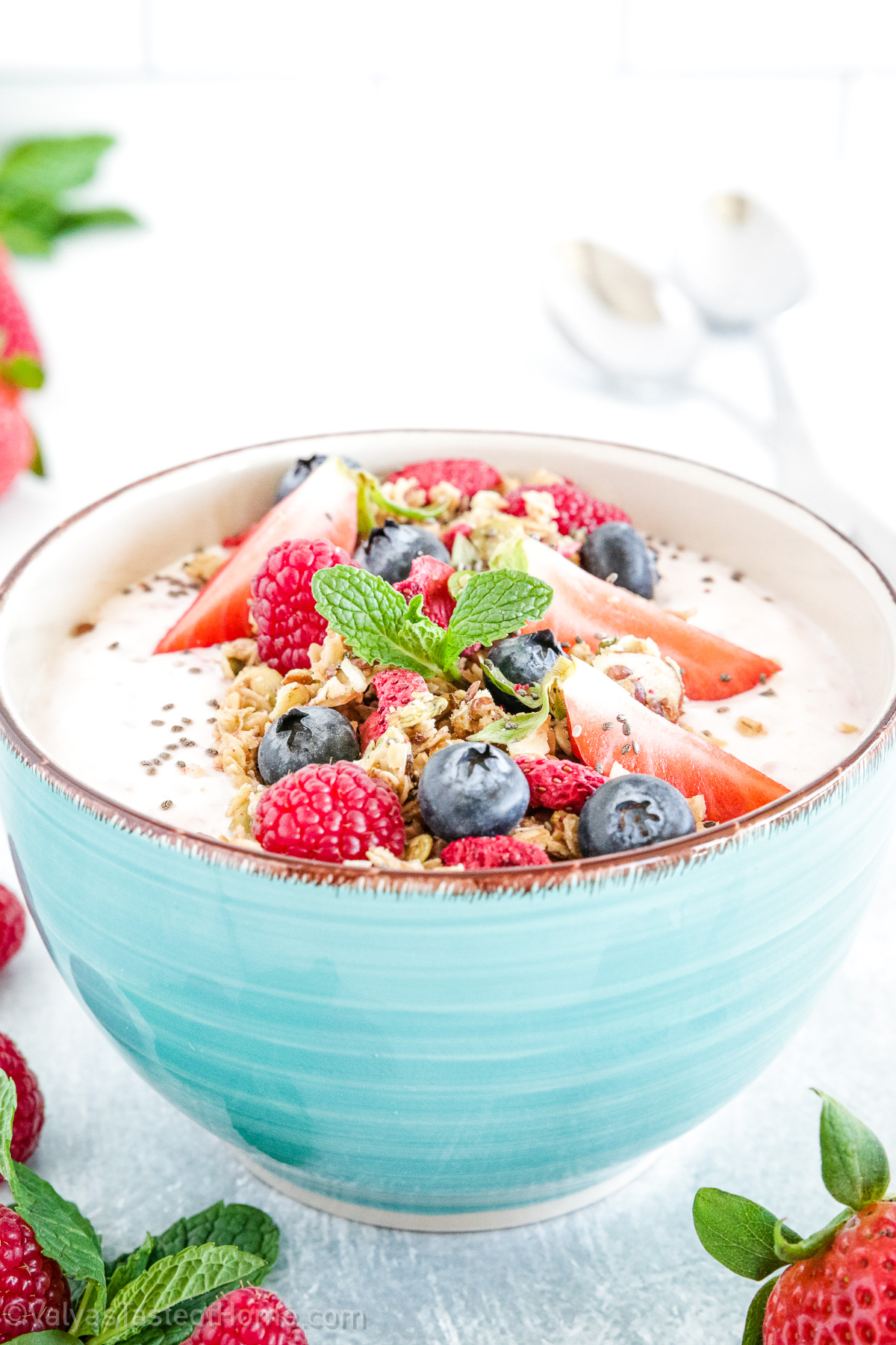 Bowl vitaminé kiwi, muesli et yaourt