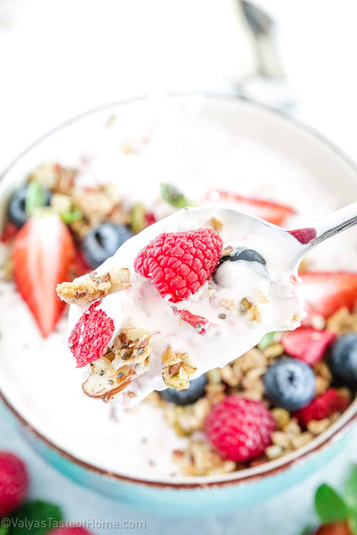 Your delicious Yogurt with Granola is ready to be served!
