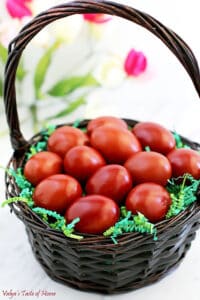 There’s no need to buy expensive store-bought dyeing kits to make these beautiful, dyed Easter eggs. In fact, you don’t even need to use liquid food coloring. All you need is some vegetable scraps to make the prettiest Naturally Dyed Easter eggs you’ve ever seen.