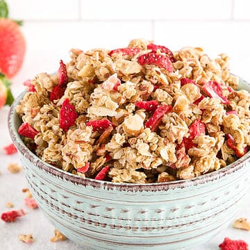 Looking for a tasty, homemade granola recipe? This recipe is quick, easy, customizable, and inexpensive. Learn how you can make your own granola!
