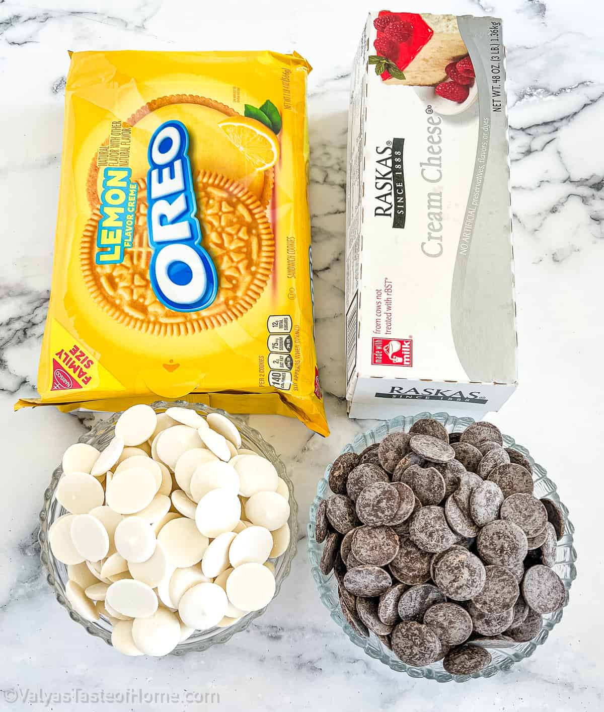These lemon oreo truffles taste absolutely delicious and you're totally going to fall in love with them.
