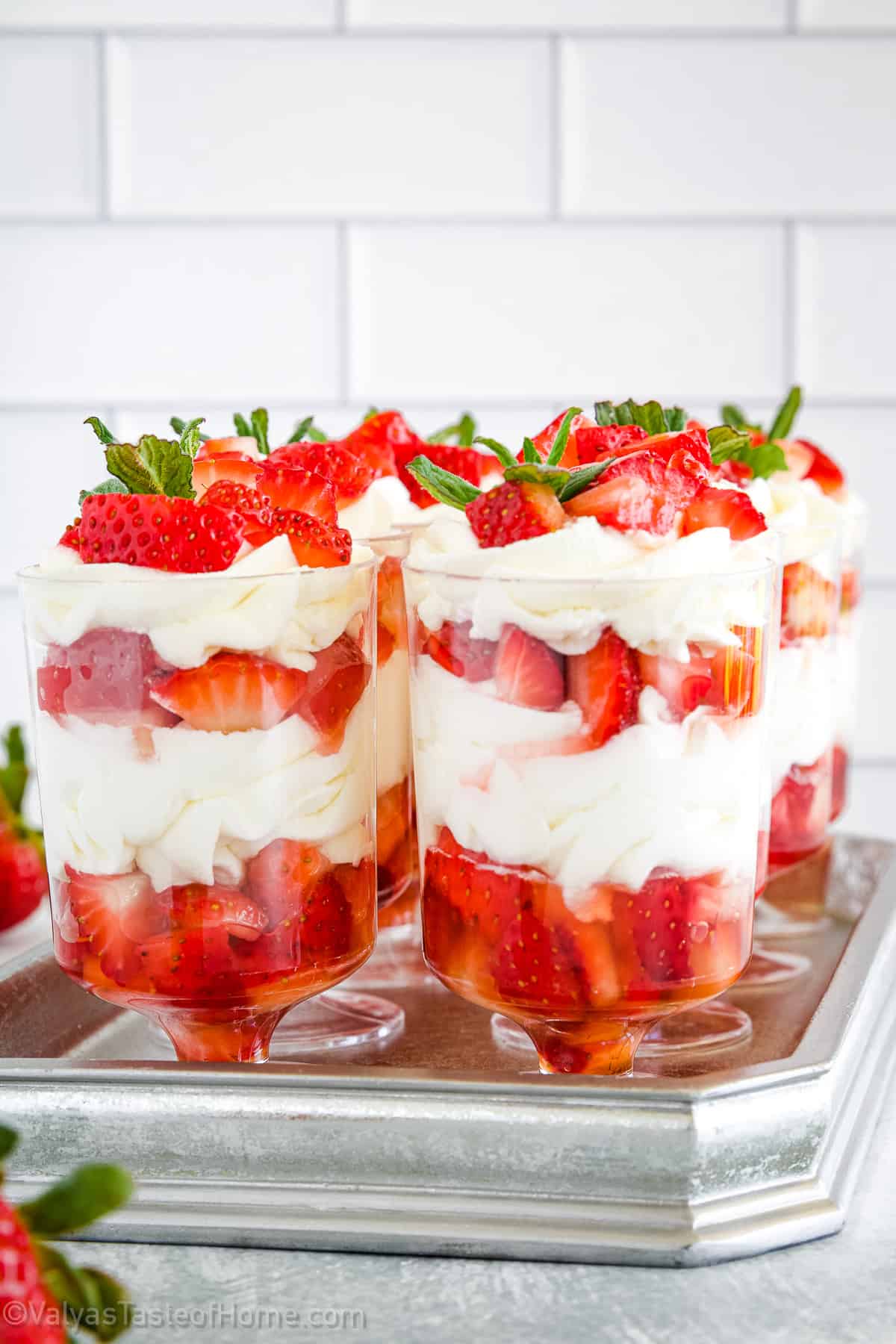 This is a classic dessert that combines the sweetness of fresh, juicy strawberries with the richness of perfectly whipped cream!