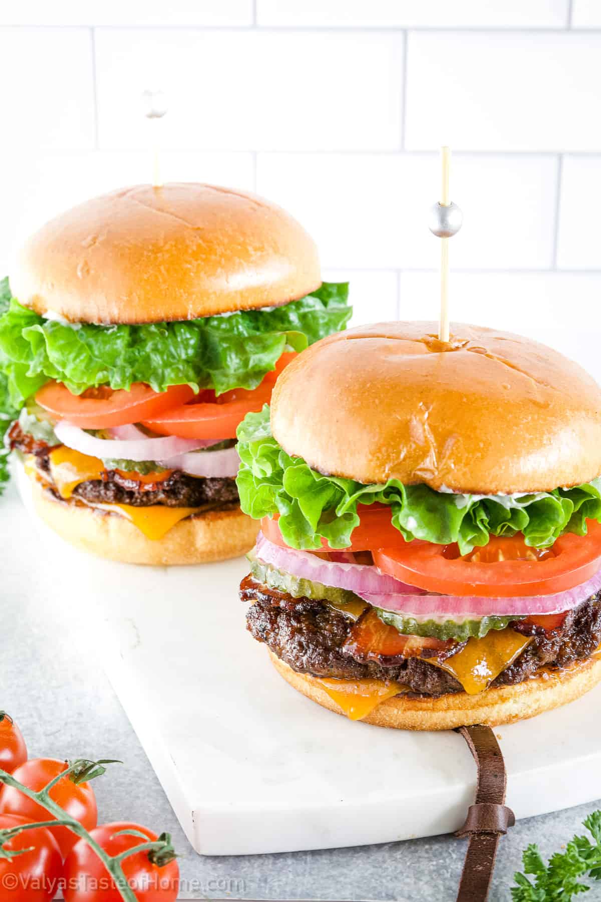 The Tastiest Bacon Cheeseburger (Perfectly Classic Flavors!)