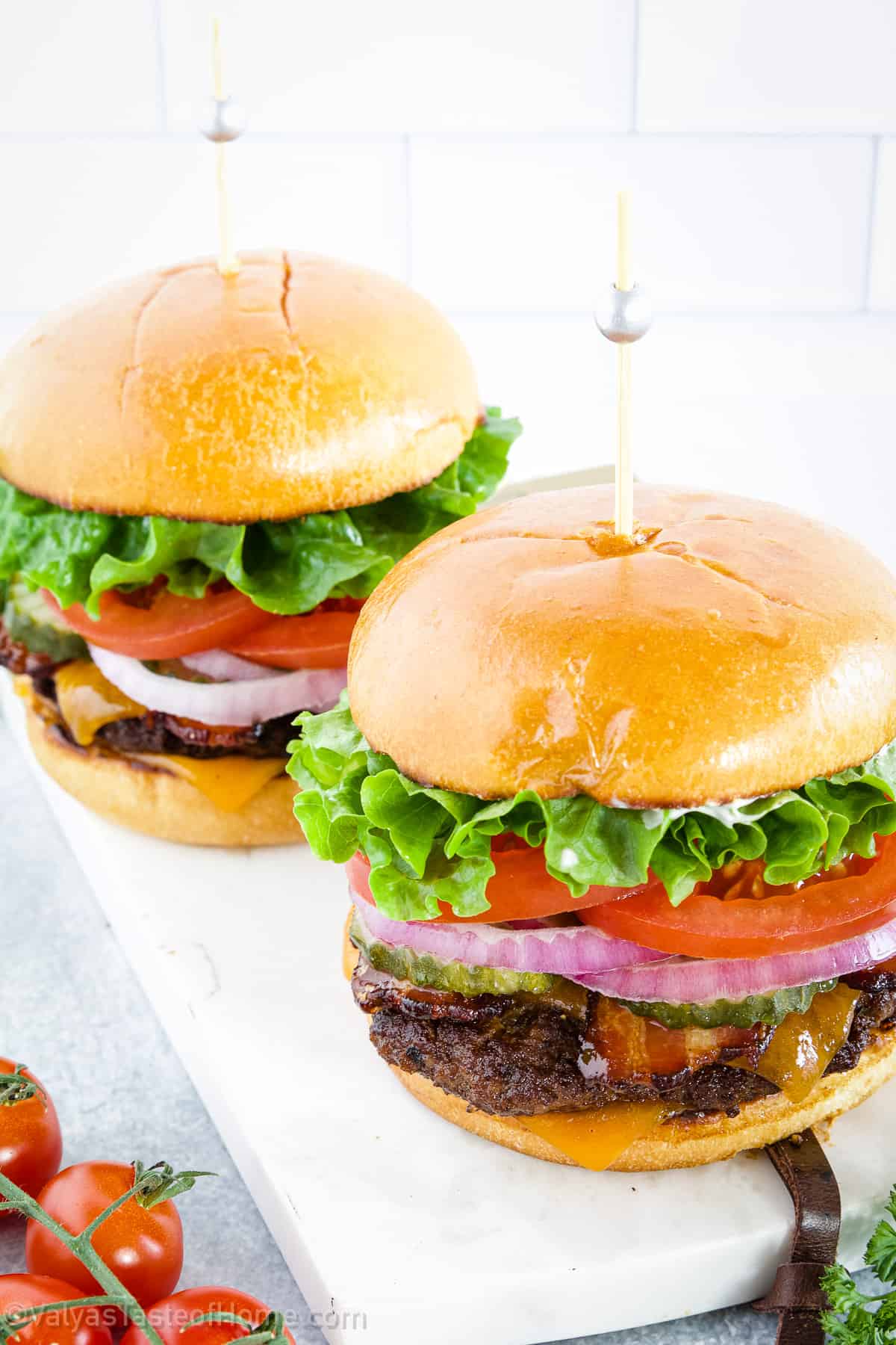 The Tastiest Bacon Cheeseburger (Perfectly Classic Flavors!)