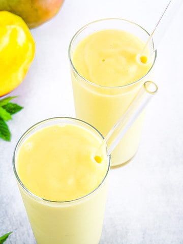 Tropical smoothie refers to a type of beverage made by blending different fruits and vegetables. The smoothie is a nutritious and tasty drink, which is rich in essential vitamins and minerals. 