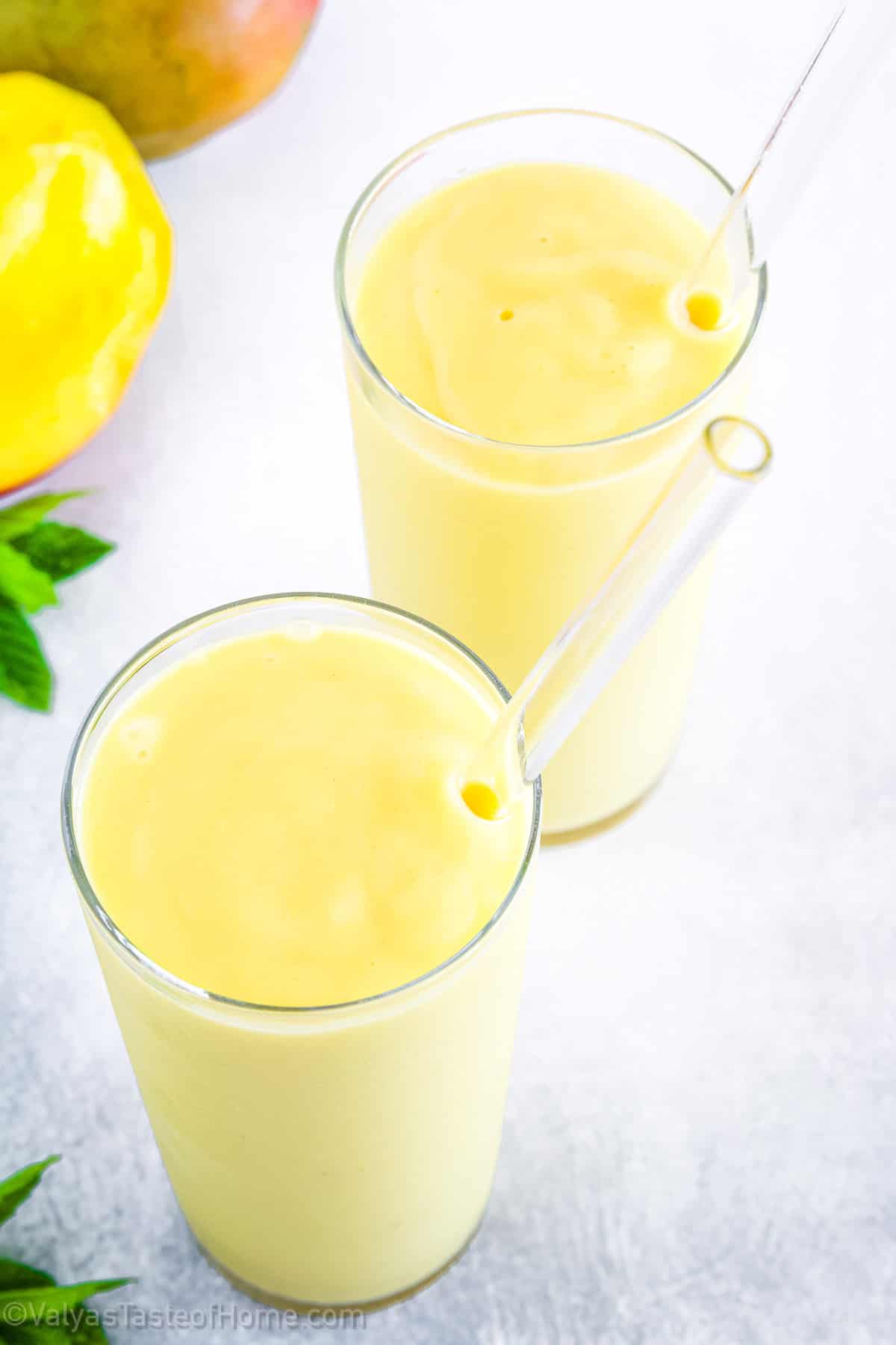 Tropical smoothie refers to a type of beverage made by blending different fruits and vegetables. The smoothie is a nutritious and tasty drink, which is rich in essential vitamins and minerals. 