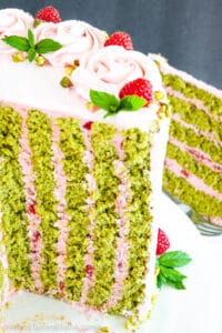 If you love matcha latte, then you’ll absolutely fall in love with this matcha cake recipe!