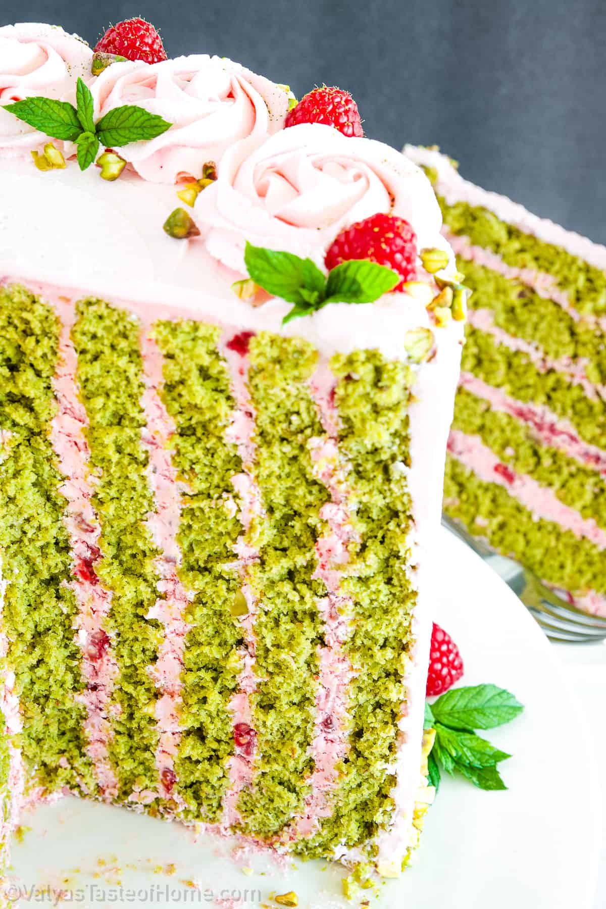 If you love matcha latte, then you’ll absolutely fall in love with this matcha cake recipe! 