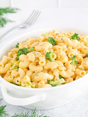 There’s special about this Broccoli Mac and Cheese recipe that sets it apart from others! It’s prepared in an Instant Pot, which not only shortens the cooking time but also locks in all the flavors.